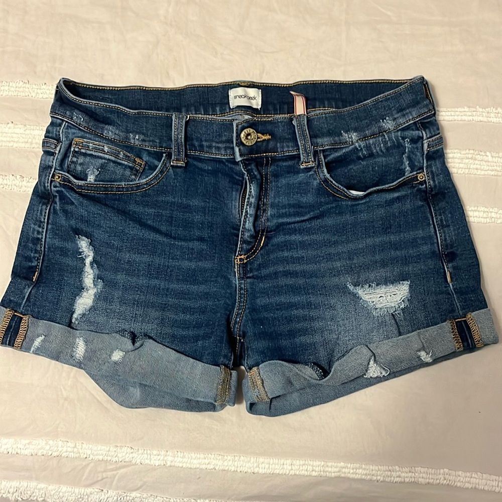 Sneakpeek shorts